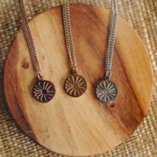 Circle Daisy Necklace - GOLD