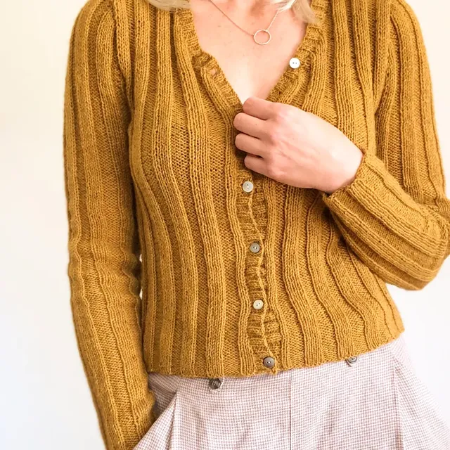Ladies Cardigan 007 - Knitting Pattern DK/8Ply