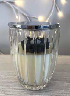 Pre-loved Peppermint Grove Glass Candle with Black Daisy