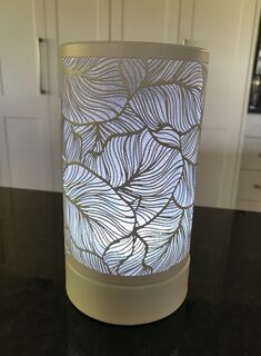 White Leaves - LED 8 Colour Changing Warmer