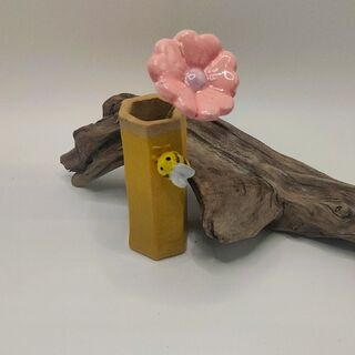 Hexagon Bud Vase with Bee - Yellow