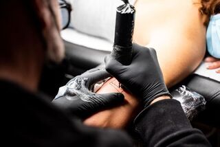 Black Nitrile Tattoo Gloves: The Perfect Blend of Comfort and Protection for Tattoo Artists