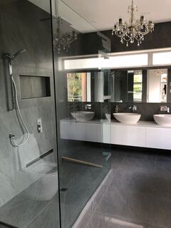 Glamorous Bathroom in the Bush