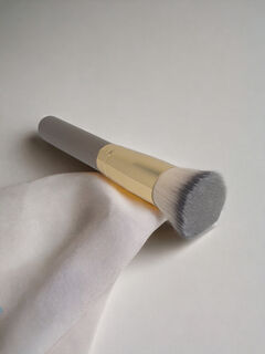 FOUNDATION BRUSH