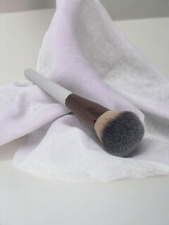 POWDER BRUSH