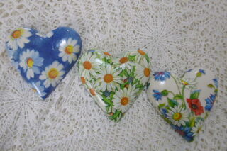Set of  3  Daisy  Hearts