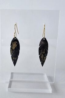 ONYX Small Feather Drop