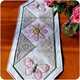 How to make a Table Runner with half square Triangles