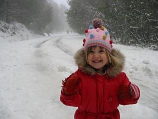 Mount Donna Buang: Girl in red coat. Excellent snow cover