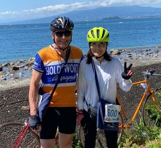 Steve at Eroica Japan with his Holdsworth jersey (and Mt Fuji!)