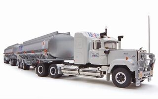 1/64 Mobil Tanker Road Train