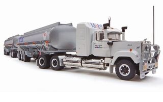 1/64 Mobil Tanker Road Train Triple (HR12028_12972)