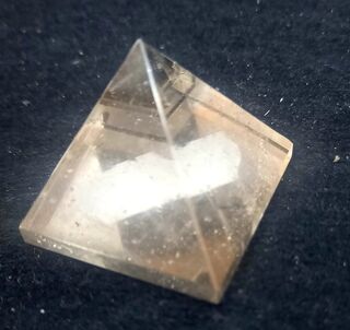 Cleat Quartz Pyramids High Grade